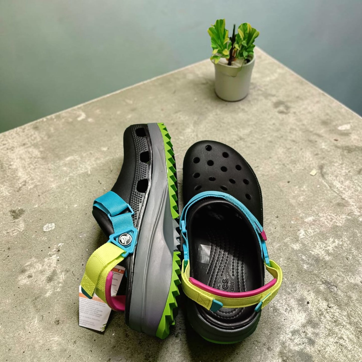 HIKR-CLOGS-BLACK & GREY